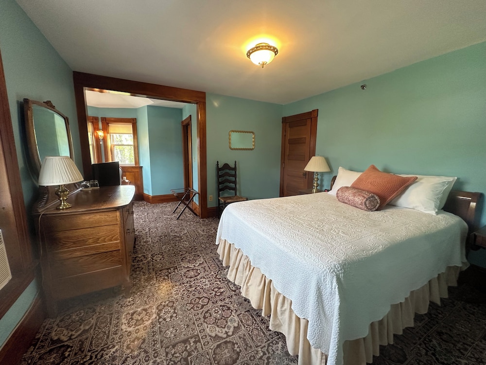 Meredith Inn - photo 6