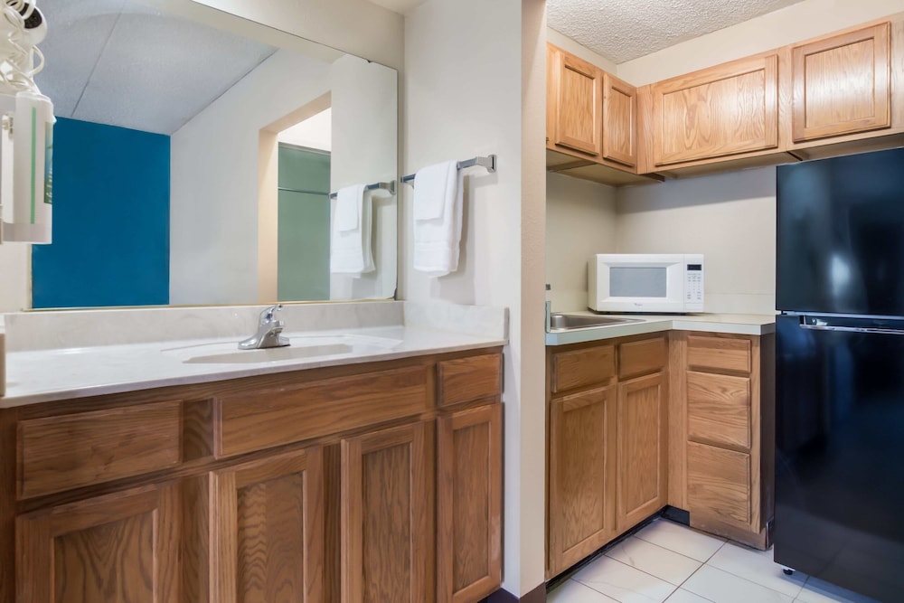 1 Life Studio and Suites - photo 21