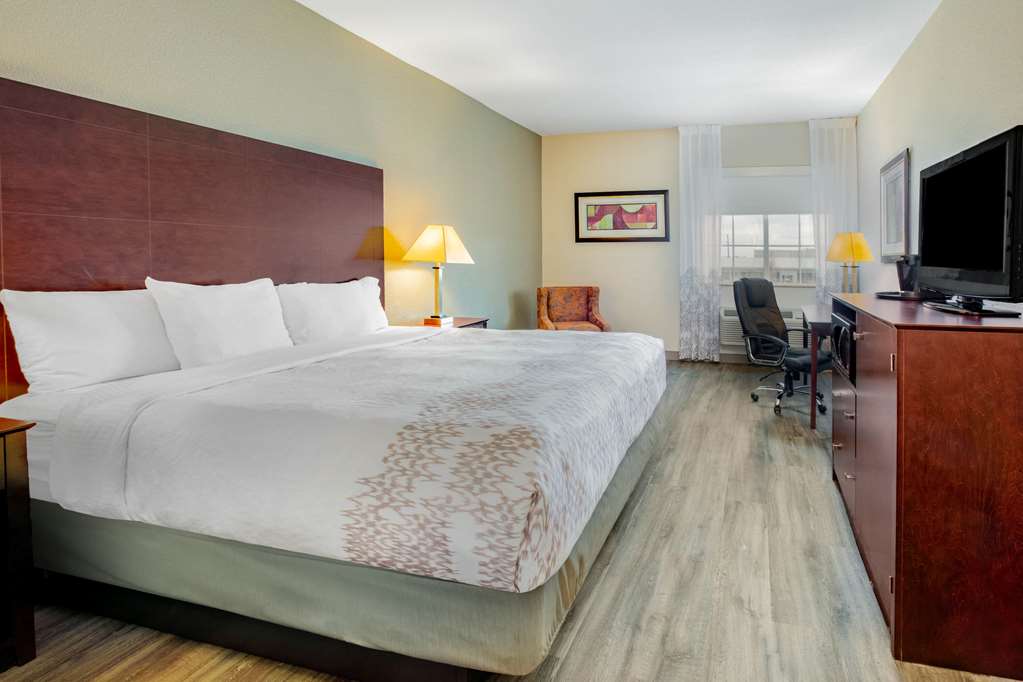 La Quinta Inn & Suites by Wyndham McKinney - photo 31