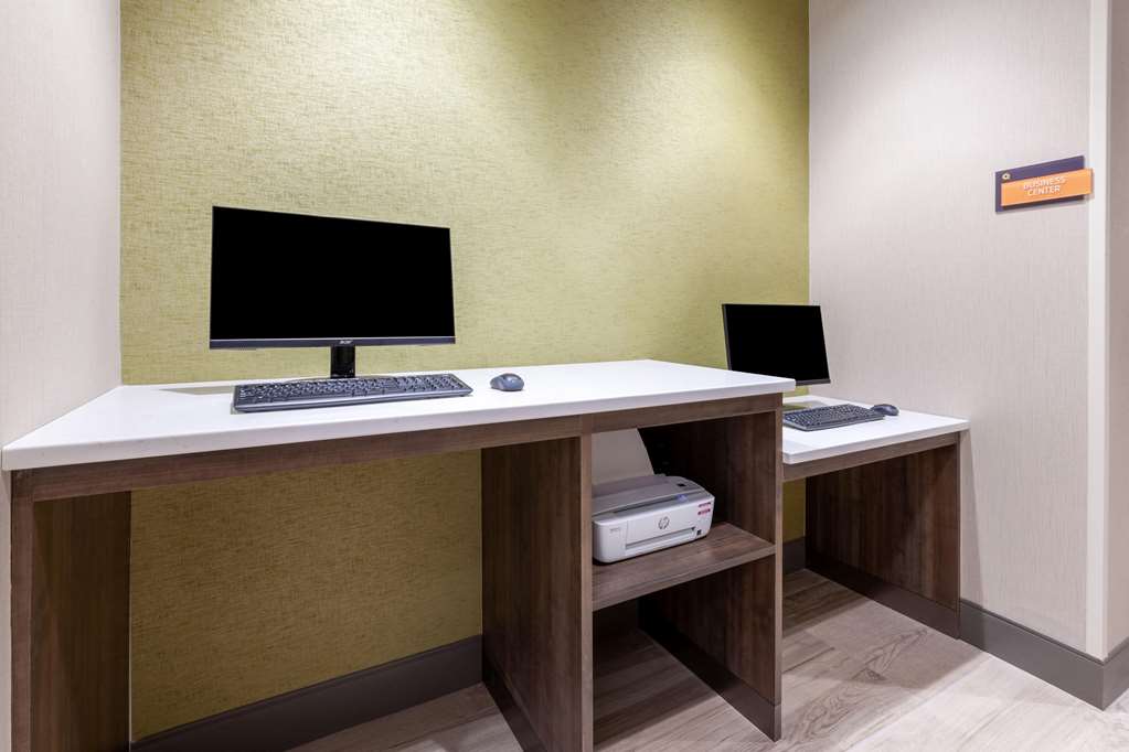 La Quinta Inn & Suites by Wyndham Middletown Goshen - photo 36