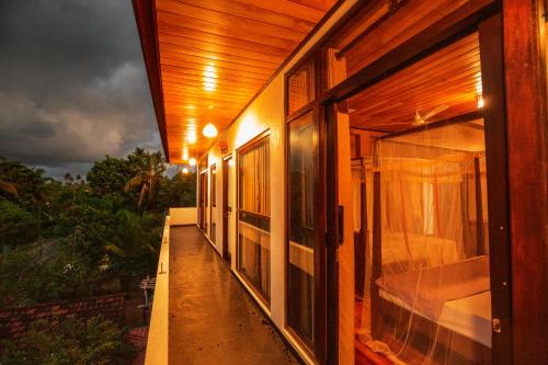 New Ocean Vibes - carbon neutral hotel in Weligama
