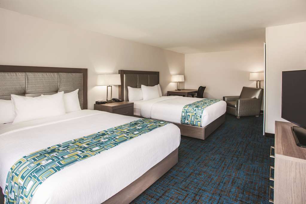 La Quinta Inn & Suites by Wyndham St. Paul Woodbury - photo 20