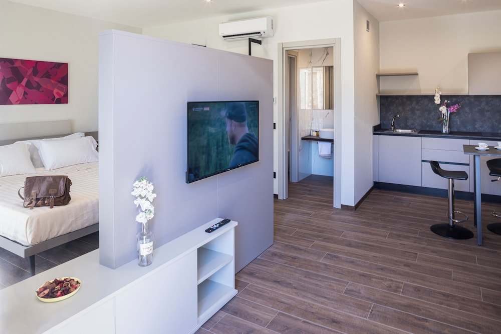 Cascina Sant'antonio — 4-Star Luxury Hotel in Alba, Italy