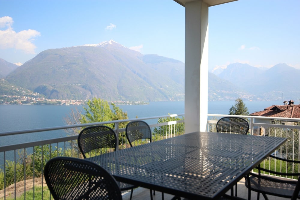 White House — 4-Star Luxury Hotel in Cremia, Italy