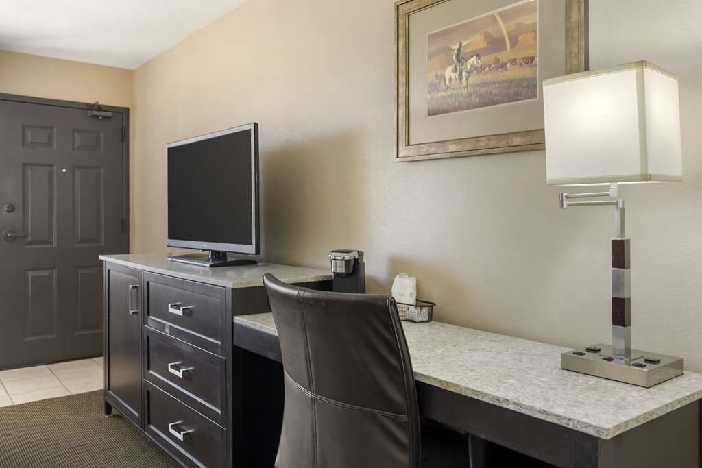 Best Western Plus Country Inn & Suites - photo 32
