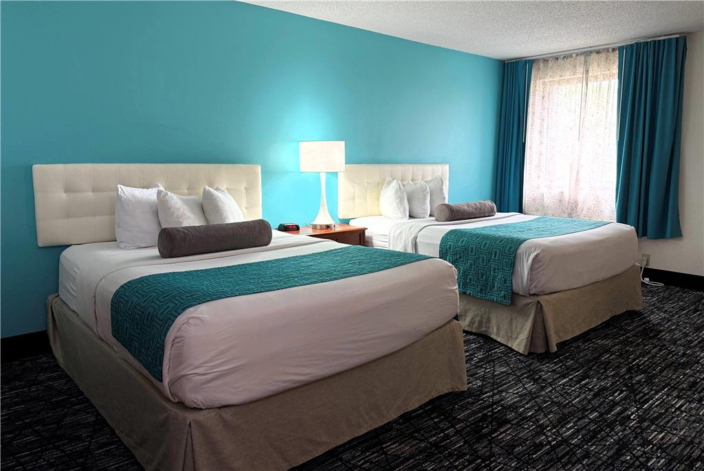 Howard Johnson by Wyndham Evansville East - photo 18
