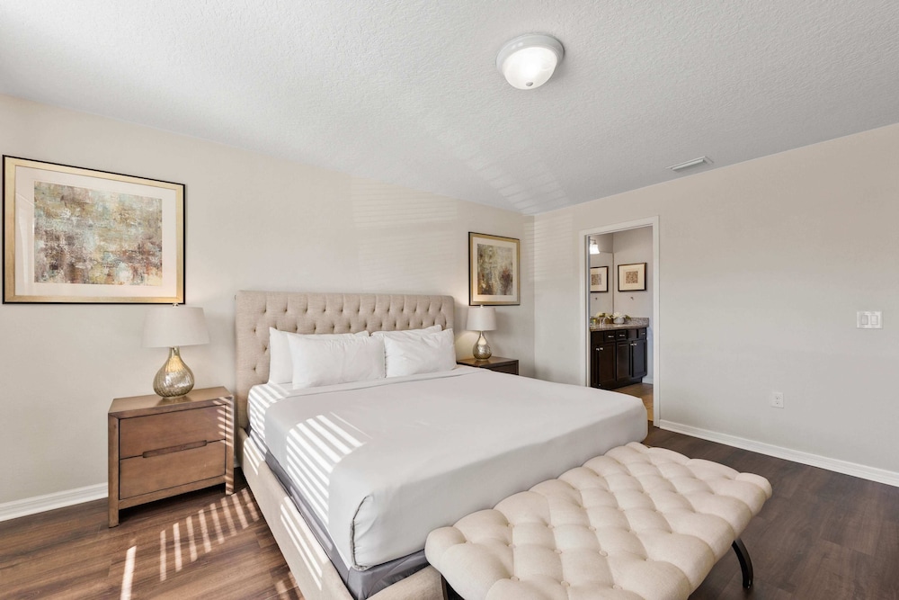 Beautiful Townhome With Splash Pool and Game Room - photo 44