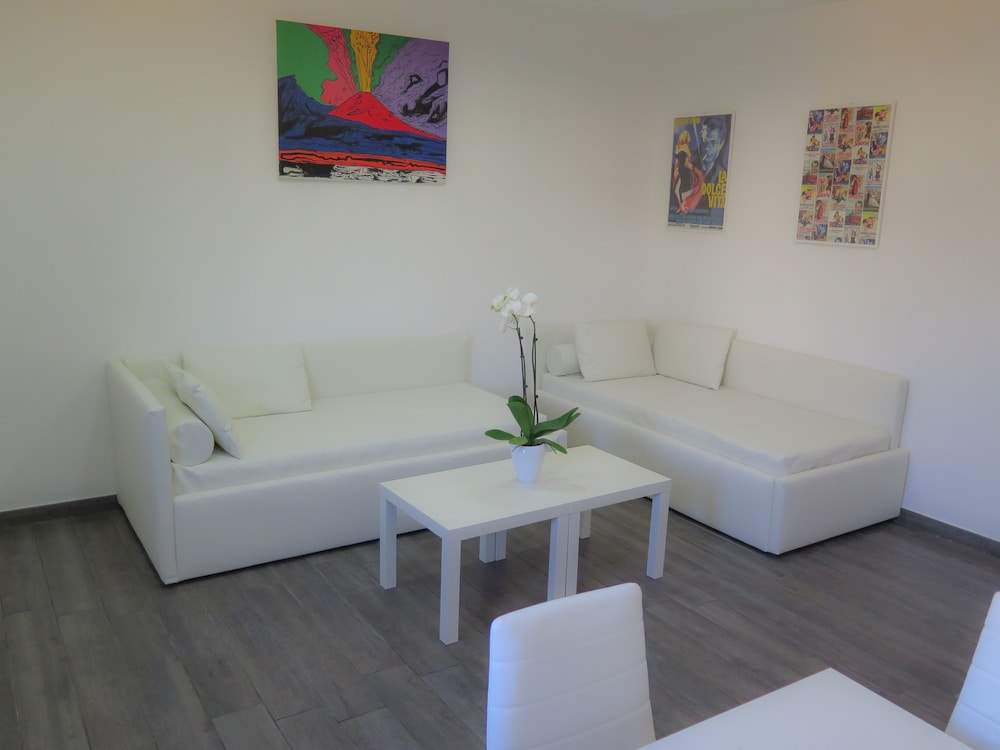 Mondo Suites Apartments — 4-Star Luxury Hotel in Naples, Italy