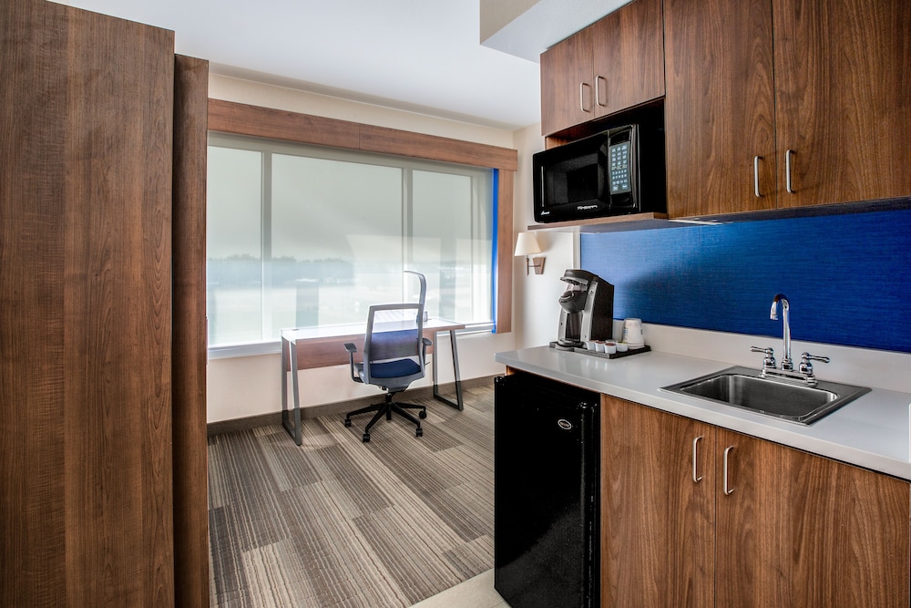 Holiday Inn Express & Suites Ontario - photo 13