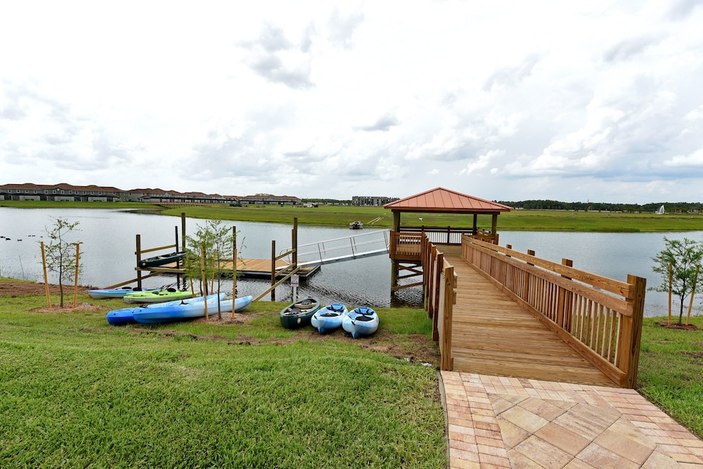 Luxurious 10 bed Lakefront Retreat Near Disney - photo 52