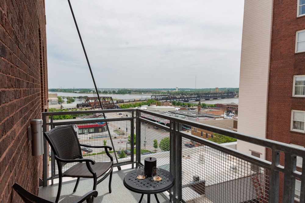 Hotel Blackhawk Autograph Collection - photo 56