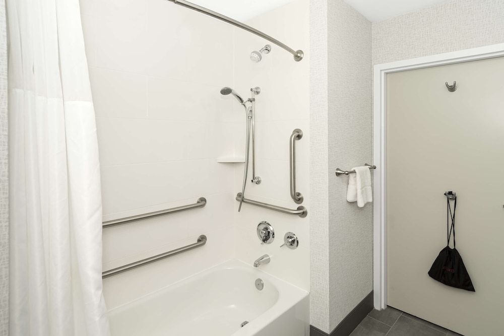 Hampton Inn & Suites Raleigh Downtown - photo 72