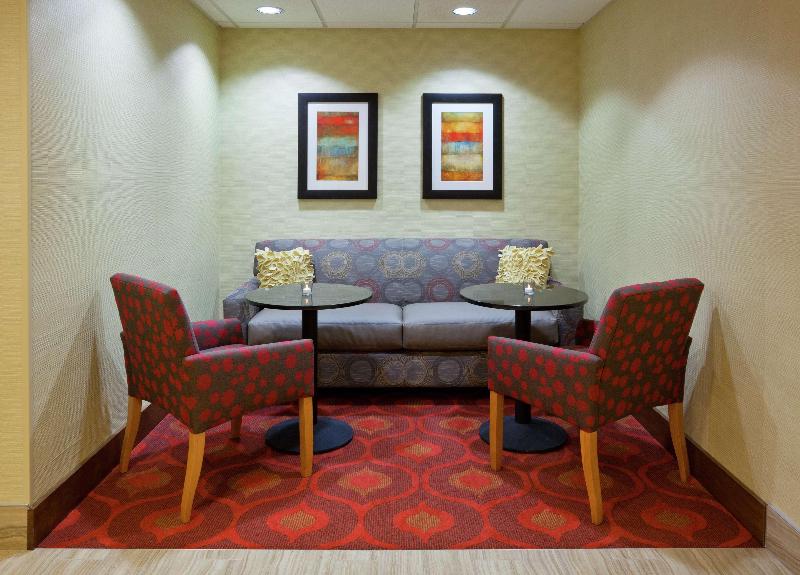 Hampton Inn Rockford - photo 9