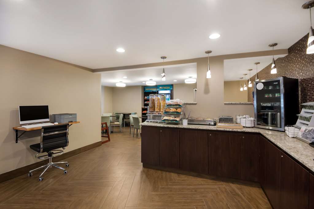 Clarion Pointe Downtown - photo 26