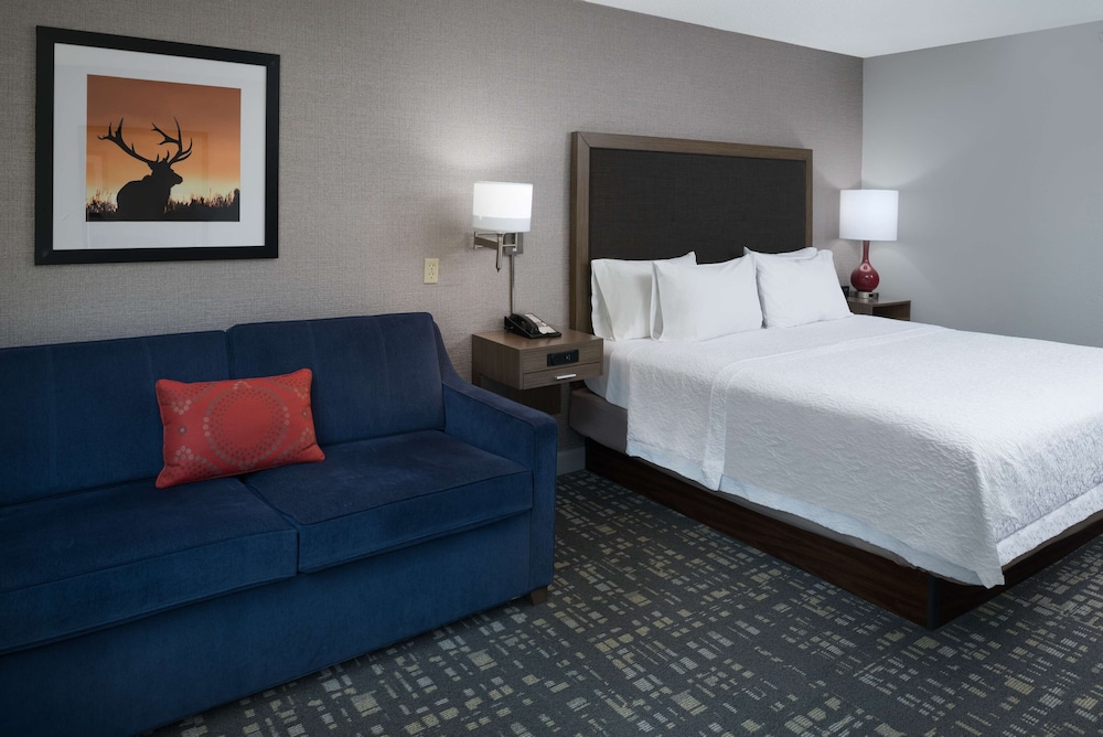 Hampton Inn North Sioux City - photo 9