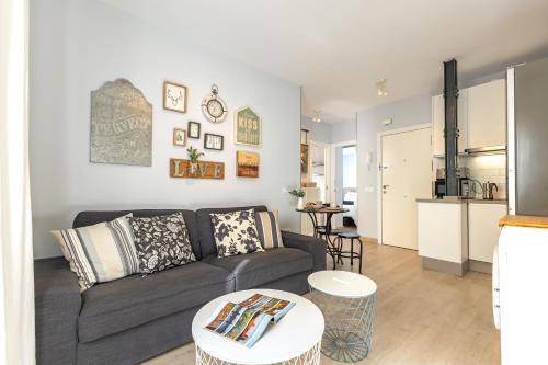 Charming 2 Bedroom Apartment at Rodrigo de Triana By Oui Seville — 4-Star Luxury Hotel in Sevilla, Spain