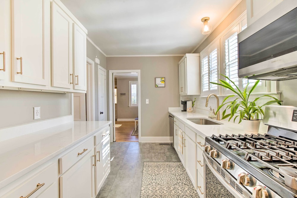 Less Than 2 Mi to University Convenient Columbia Home — 4-Star Luxury Hotel in Columbia, United States