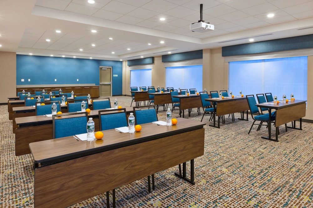 Hampton Inn Cape Cod Canal - photo 32