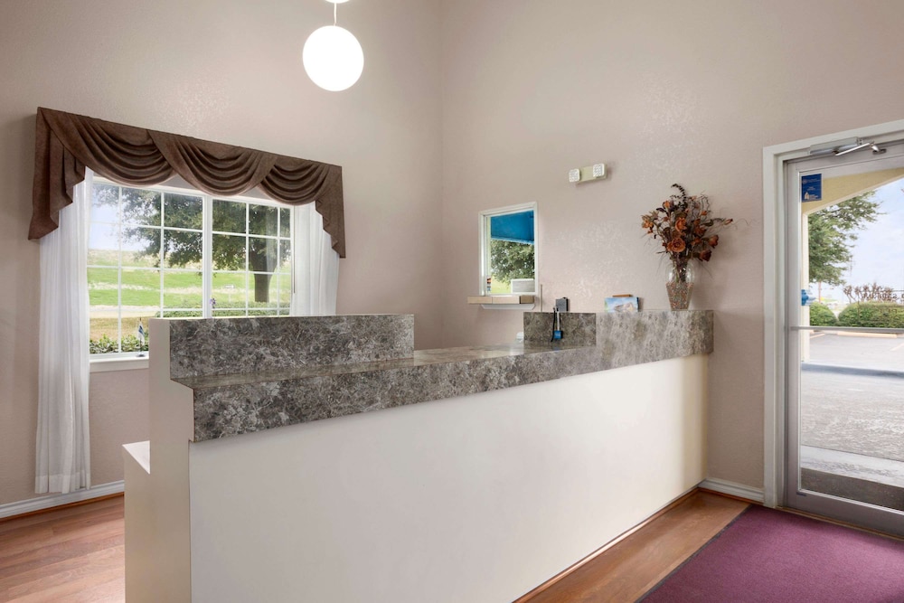Travelodge by Wyndham Killeen Fort Hood - photo 3