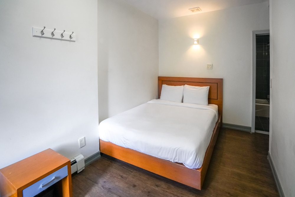 Midtown West Hotel - photo 20
