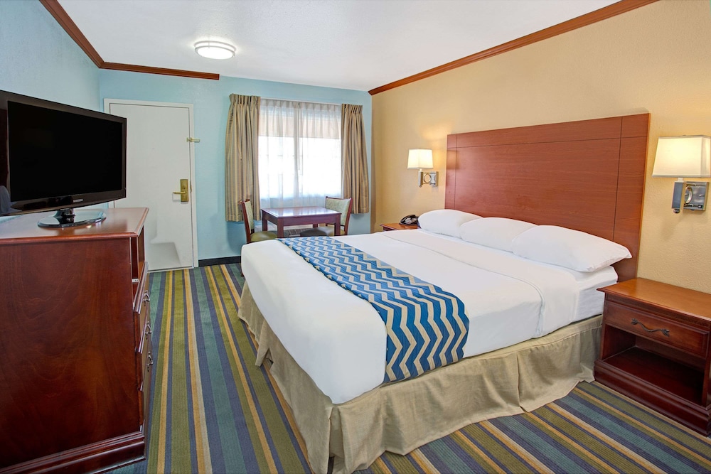 Travelodge by Wyndham Bishop — Bishop — photo 4