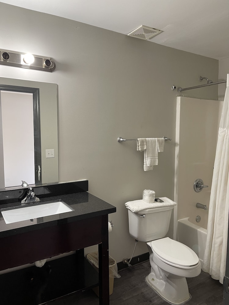 High Falls Inn and Suites - photo 11