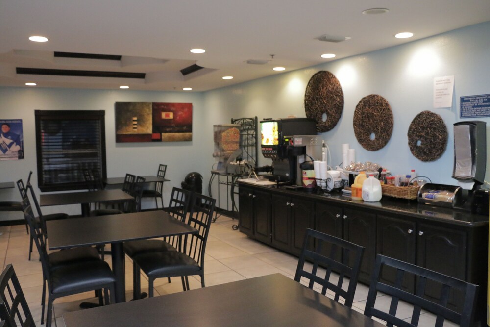 Blue Bay Inn & Suites - photo 72