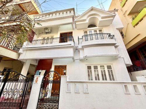 Yepplo Holiday Home BANGALORE 3BHK Private Villa with complimentary breakfast — 4-Star Luxury Hotel in Bengaluru, India
