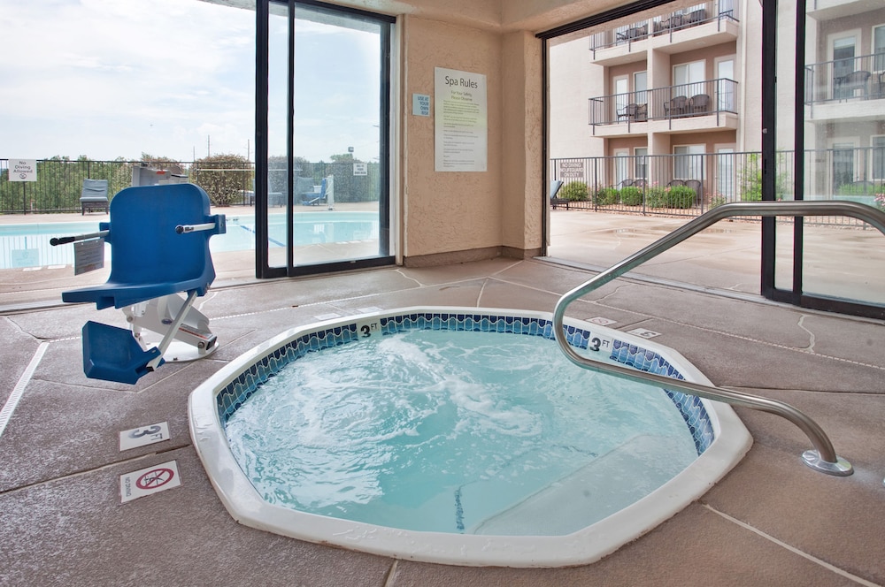 Holiday Inn Express Hotel & Suites Branson 76 Central by IHG - photo 26