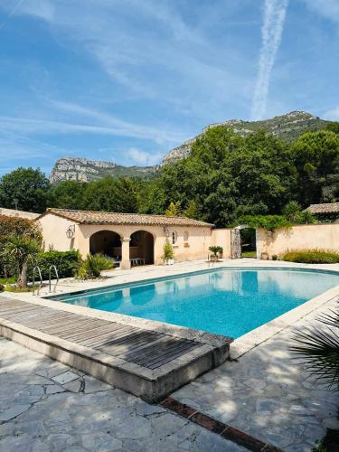 Hacienda Provençale Piscine Pétanque et Plenitude in Saint-Jeannet, France
