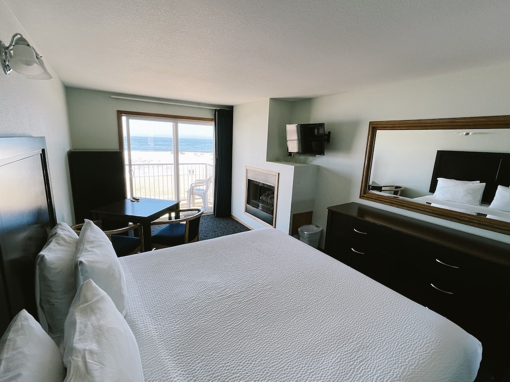 The Sandcastle Beachfront Hotel - photo 20