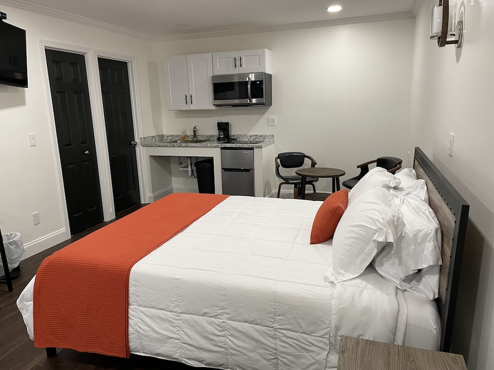 Gatehouse Motel - photo 23