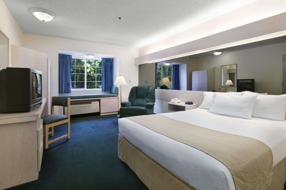 Microtel Inn & Suites by Wyndham Palm Coast I 95 - photo 17