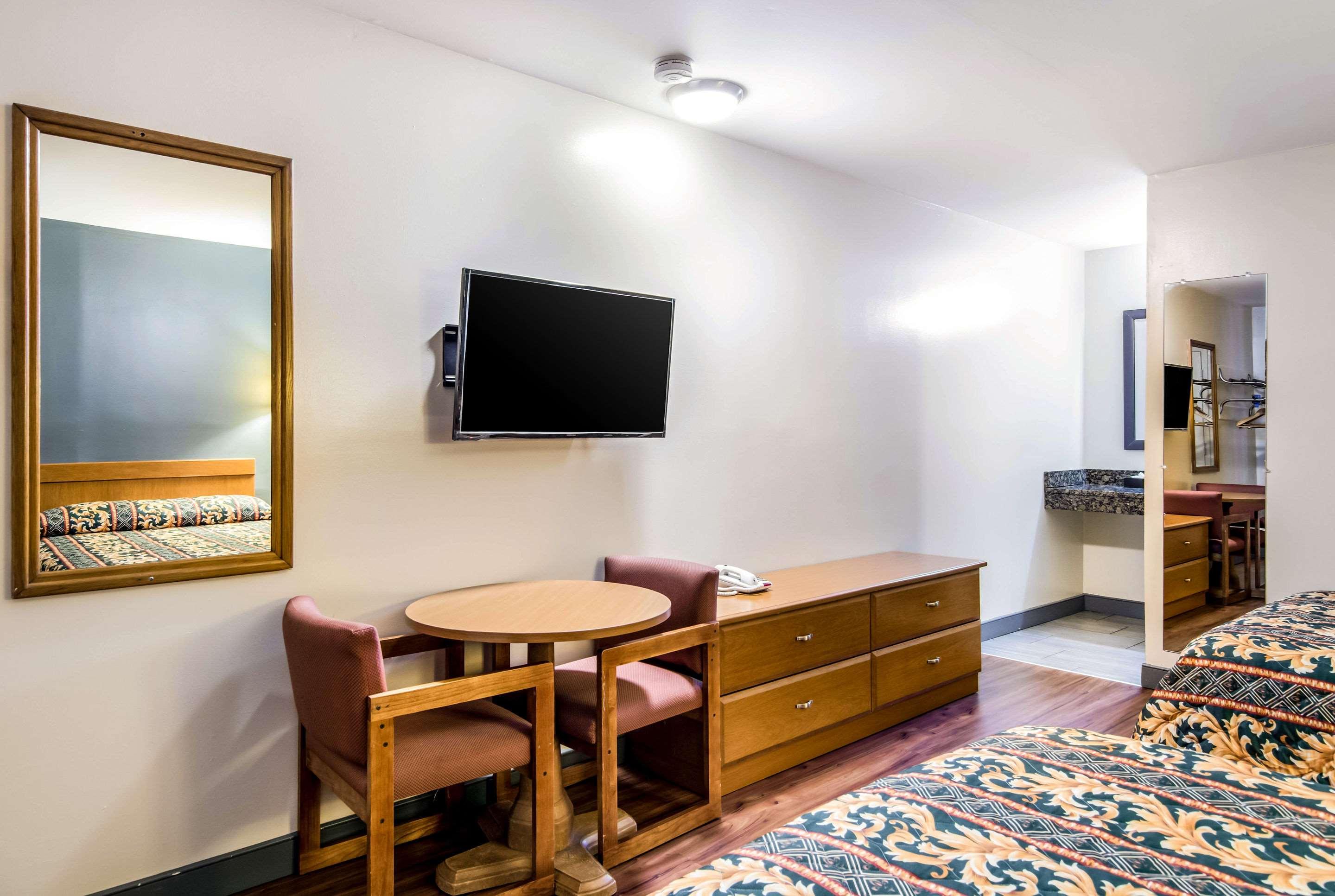 Rodeway Inn Richmond South - photo 10