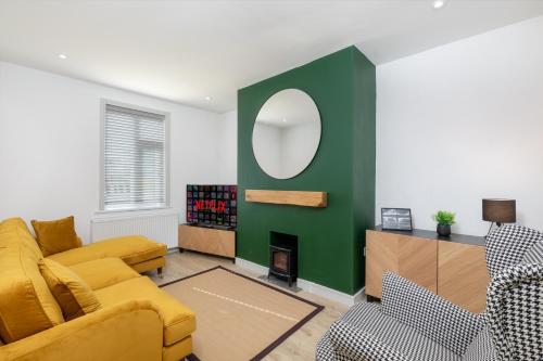 Charming Gateshead Retreat Close to Newcastle Angel of the North — 4-Star Luxury Hotel in Lamesley, United Kingdom