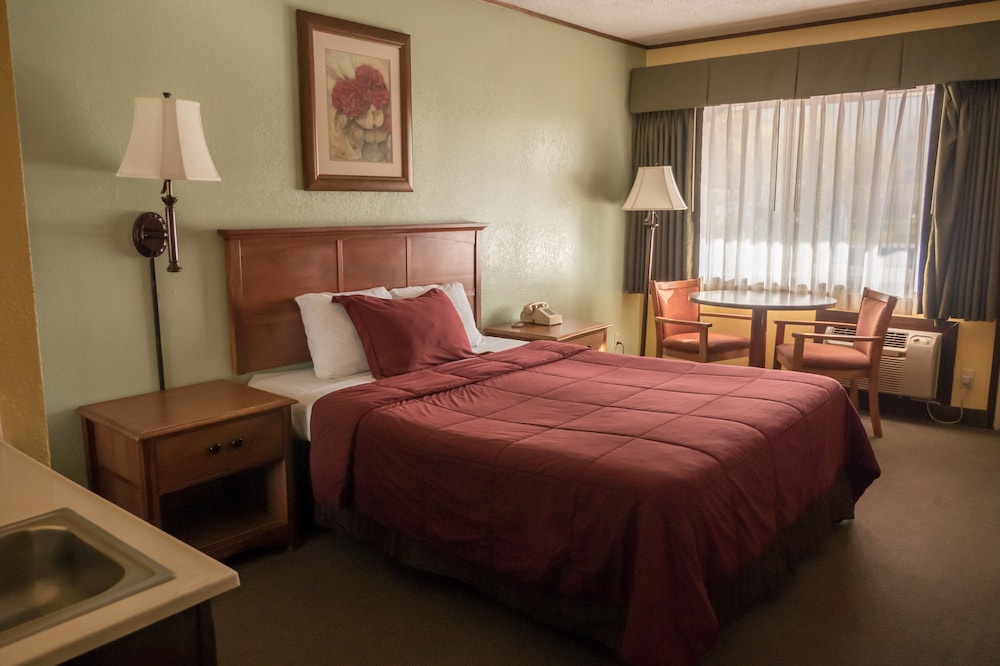 Western Holiday Lodge Three Rivers - photo 2