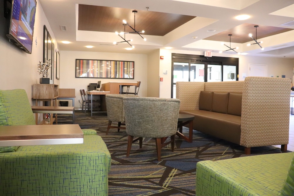 Holiday Inn Express Hotel & Suites Crawfordsville by IHG - photo 36