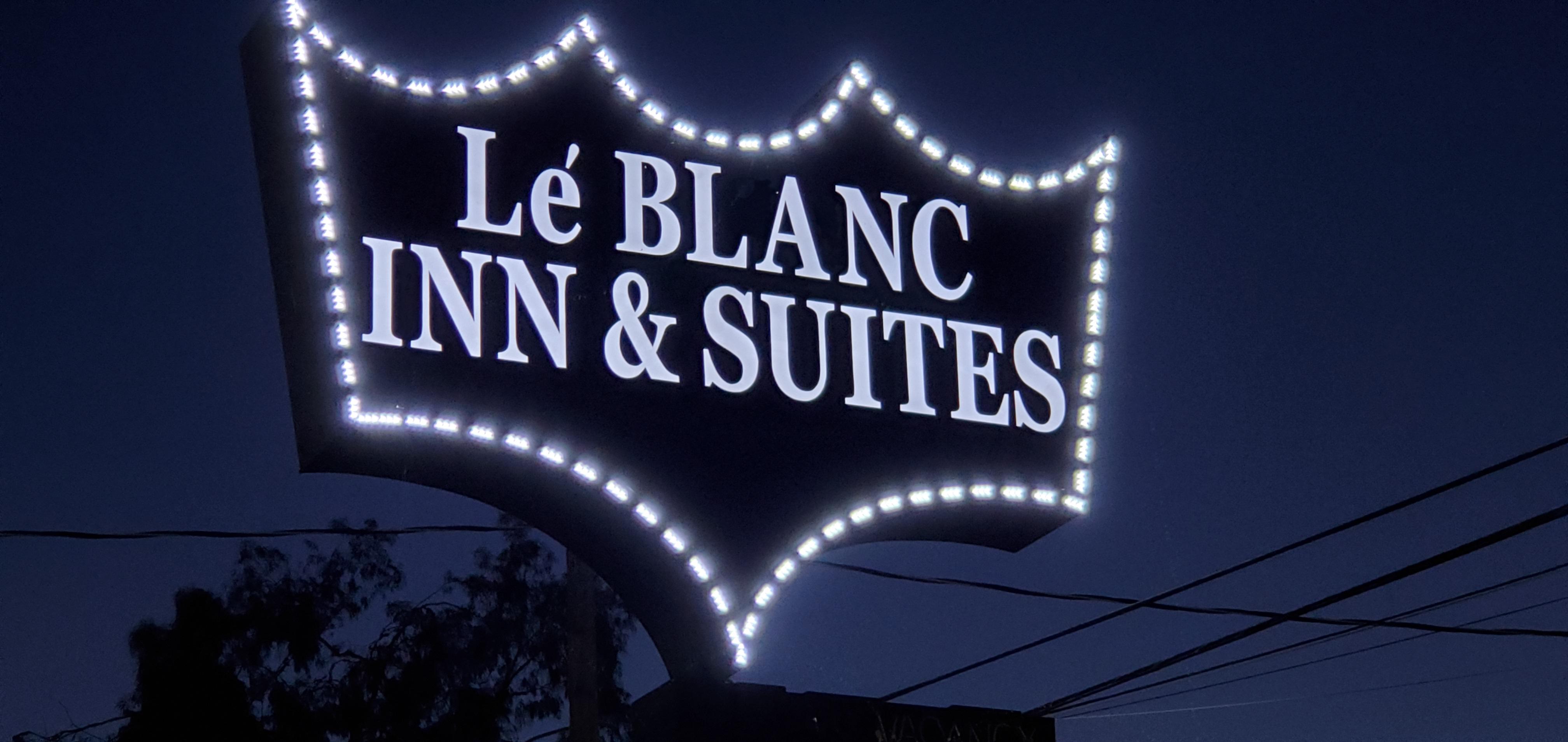 Le Blanc Inn & Suites - photo 2