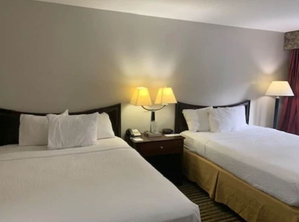 Days Inn by Wyndham Ocean Springs - photo 4