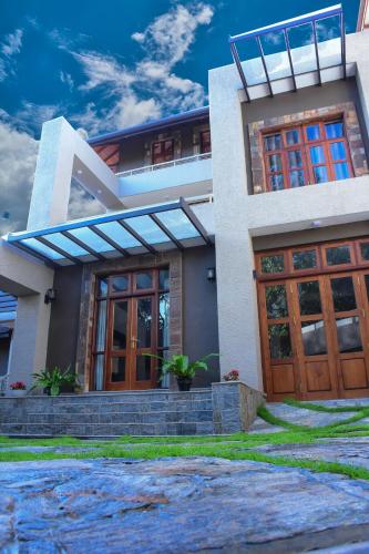 Hill Roost - carbon neutral hotel in Kandy