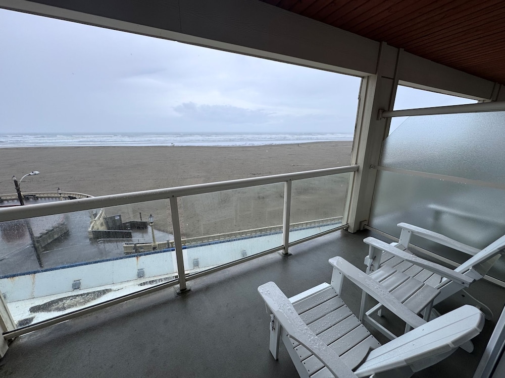 Promenade Inn & Suites Oceanfront - photo 42