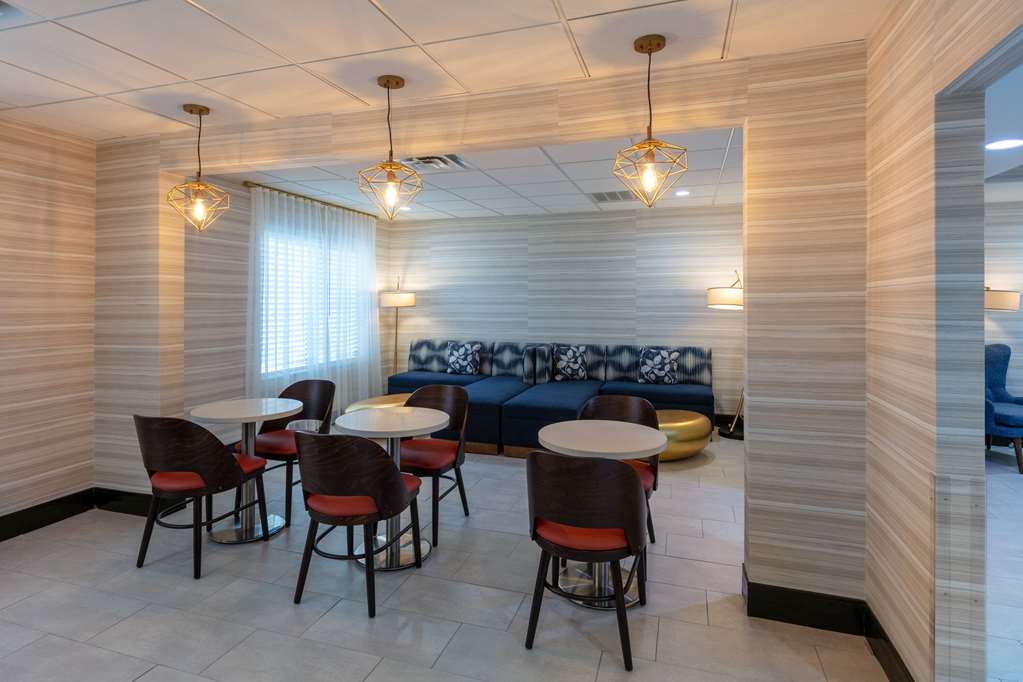 Wingate by Wyndham DFW North Irving - photo 13