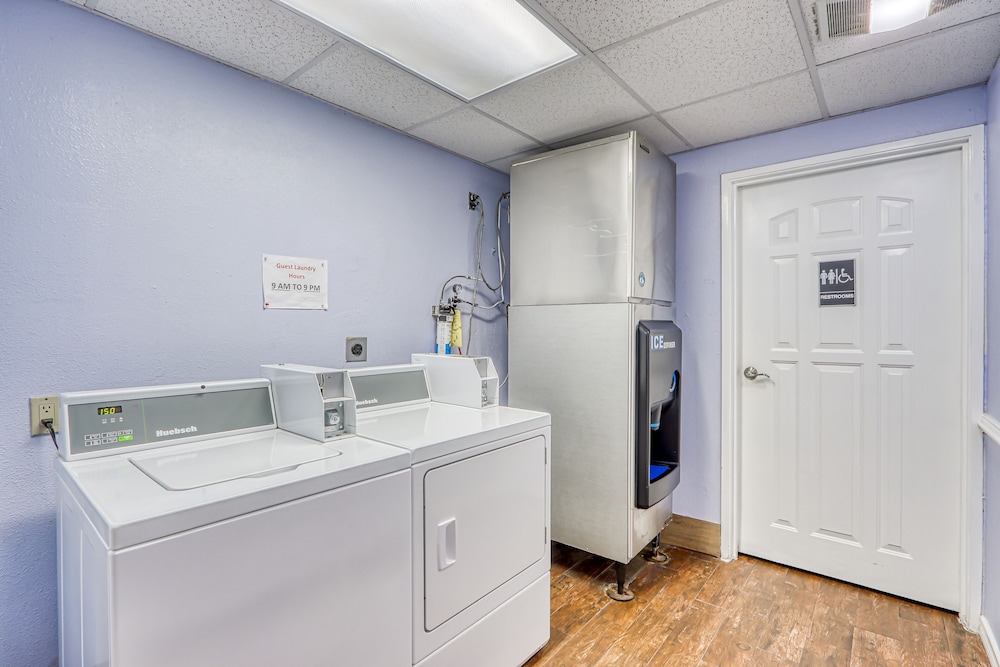 Americas Hotel El Paso Medical Center - photo 16