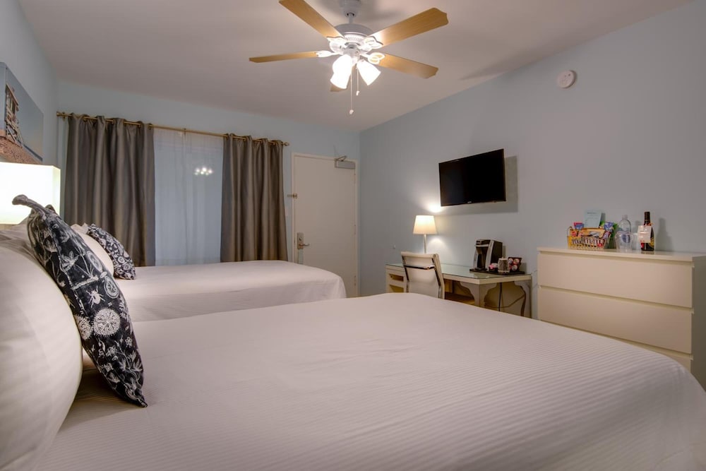 Bayside Hotel - photo 11