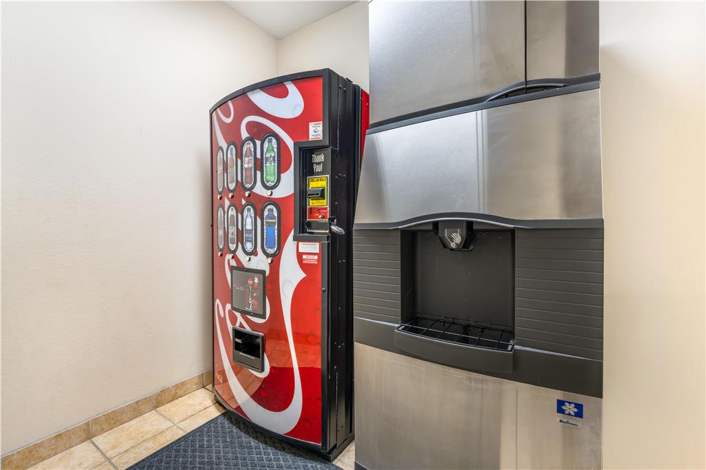 Best Western Plus Eastgate Inn & Suites - photo 42