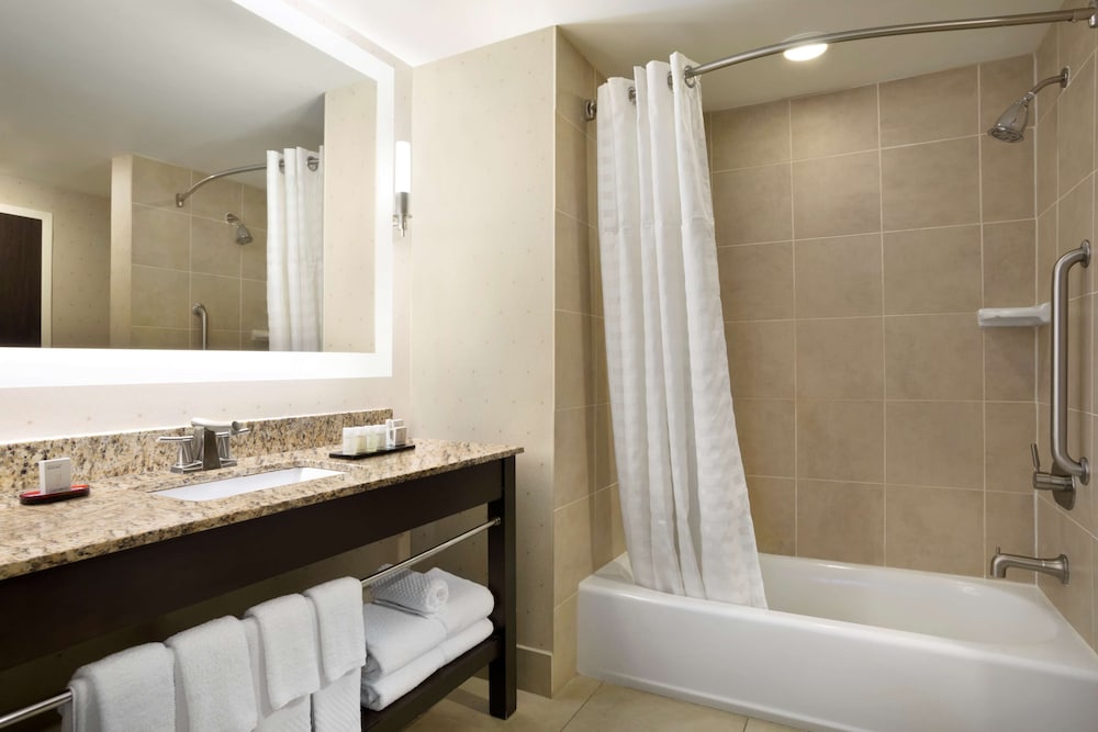 Embassy Suites by Hilton Jackson North Ridgeland - photo 19