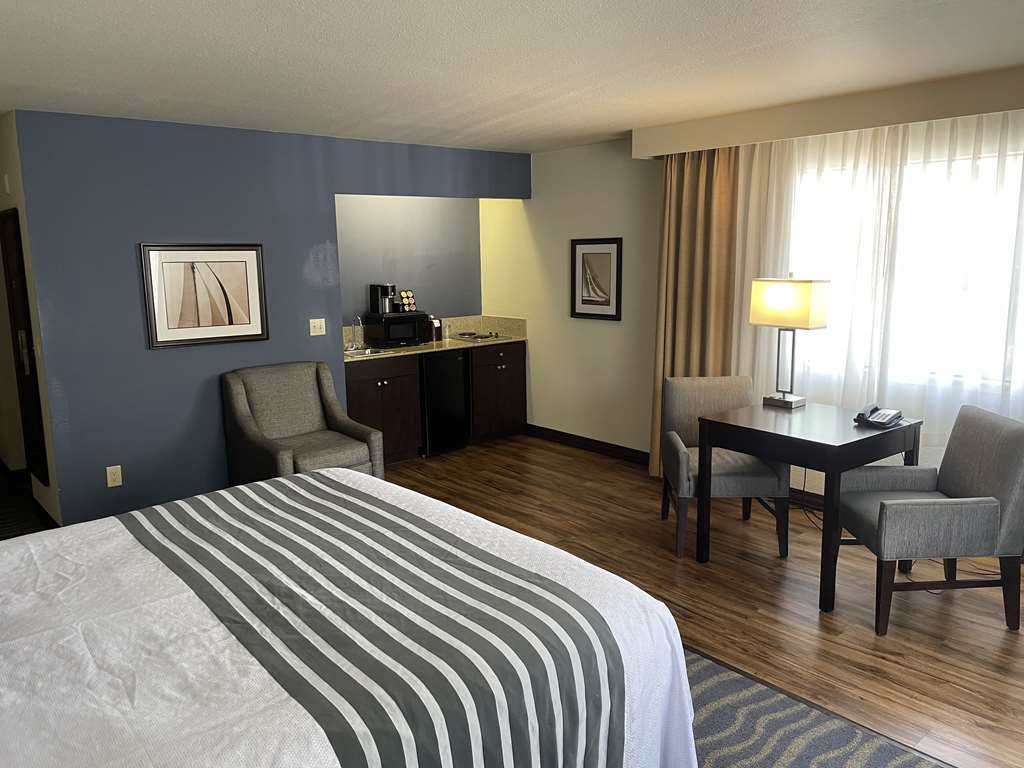 Best Western Plus Edmonds Harbor Inn - photo 28