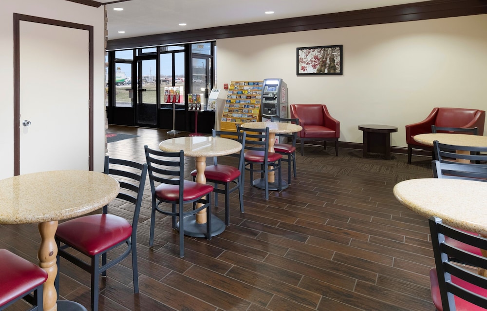 Red Roof Inn Fort Wayne - photo 23