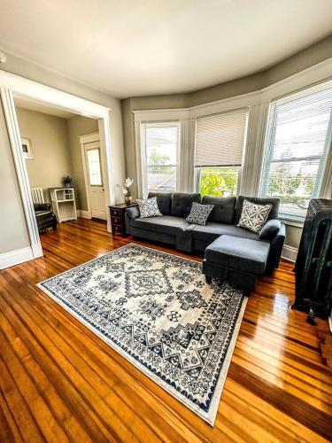 The Red House Albany NY 4 Bedroom Private Apartment — 4-Star Luxury Hotel in Albany, United States
