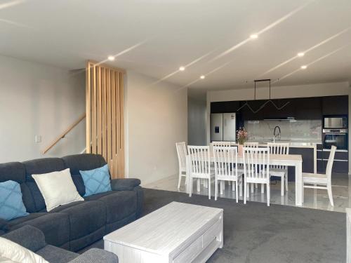Modern luxury four bedroom house — 4-Star Luxury Hotel in Christchurch, New Zealand
